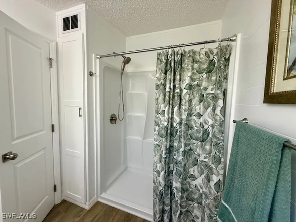 158 Seven Seas Way Naples FL 34104