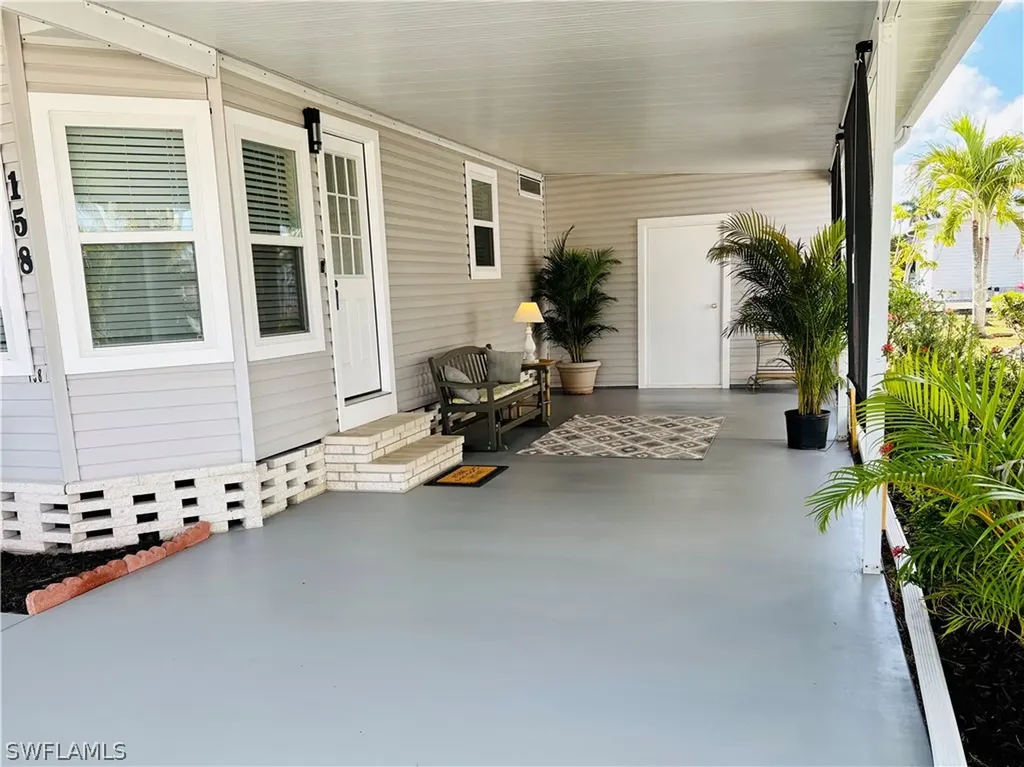 158 Seven Seas Way Naples FL 34104