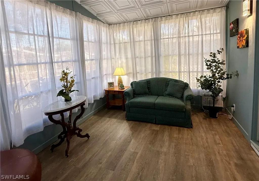 158 Seven Seas Way Naples FL 34104