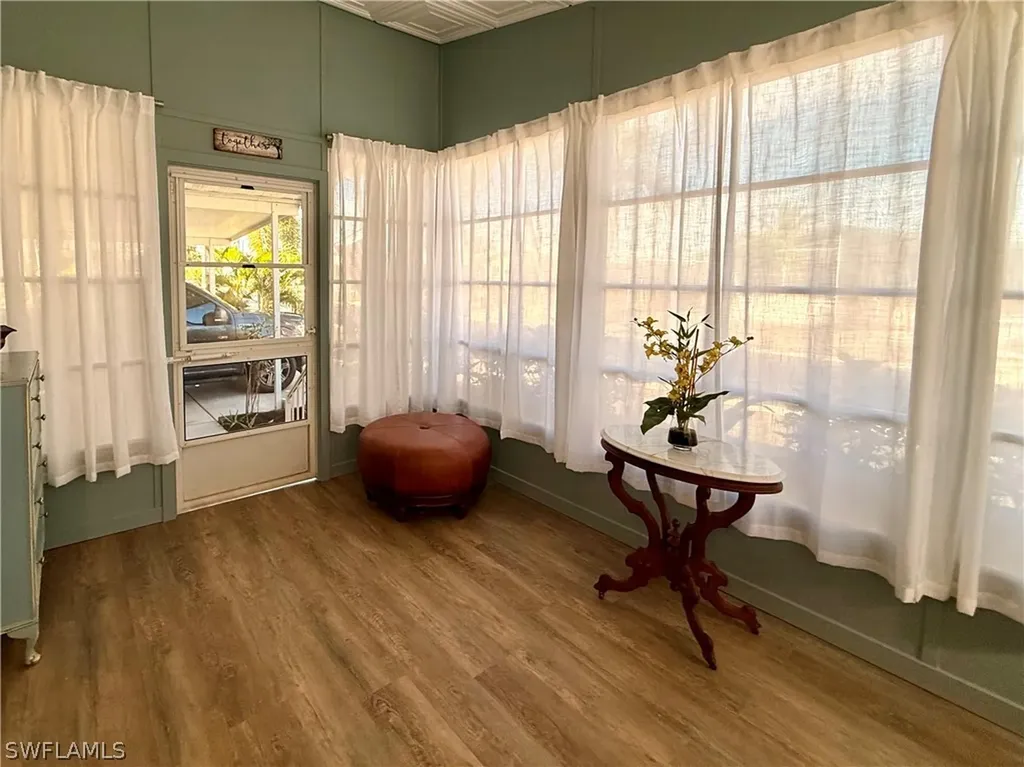 158 Seven Seas Way Naples FL 34104