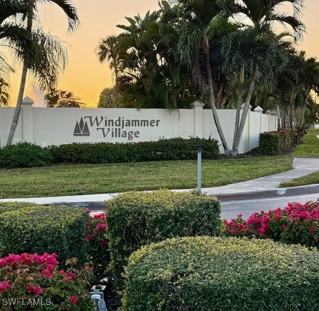 158 Seven Seas Way Naples FL 34104