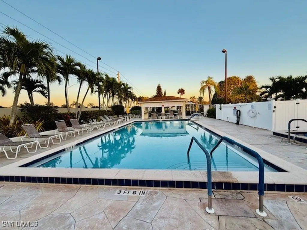 158 Seven Seas Way Naples FL 34104