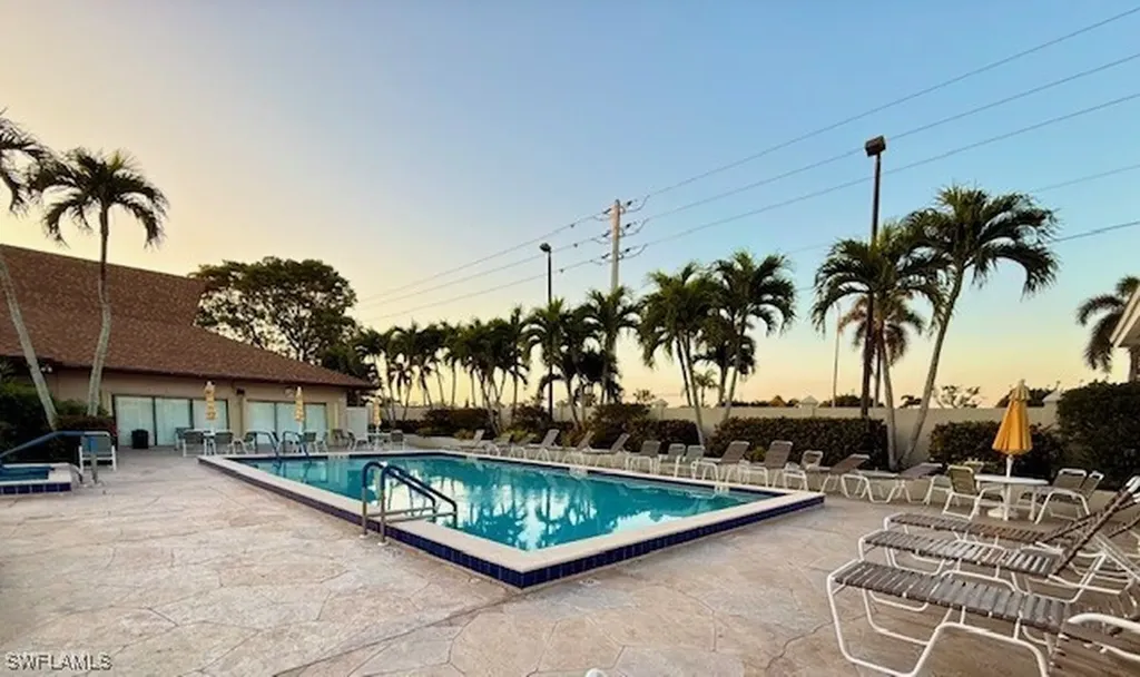 158 Seven Seas Way Naples FL 34104