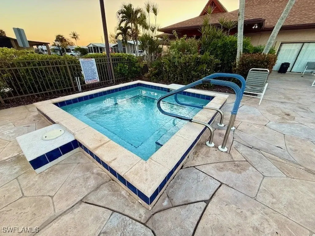 158 Seven Seas Way Naples FL 34104