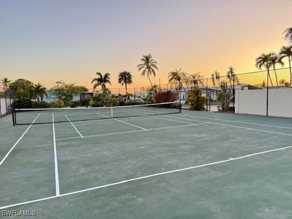 158 Seven Seas Way Naples FL 34104