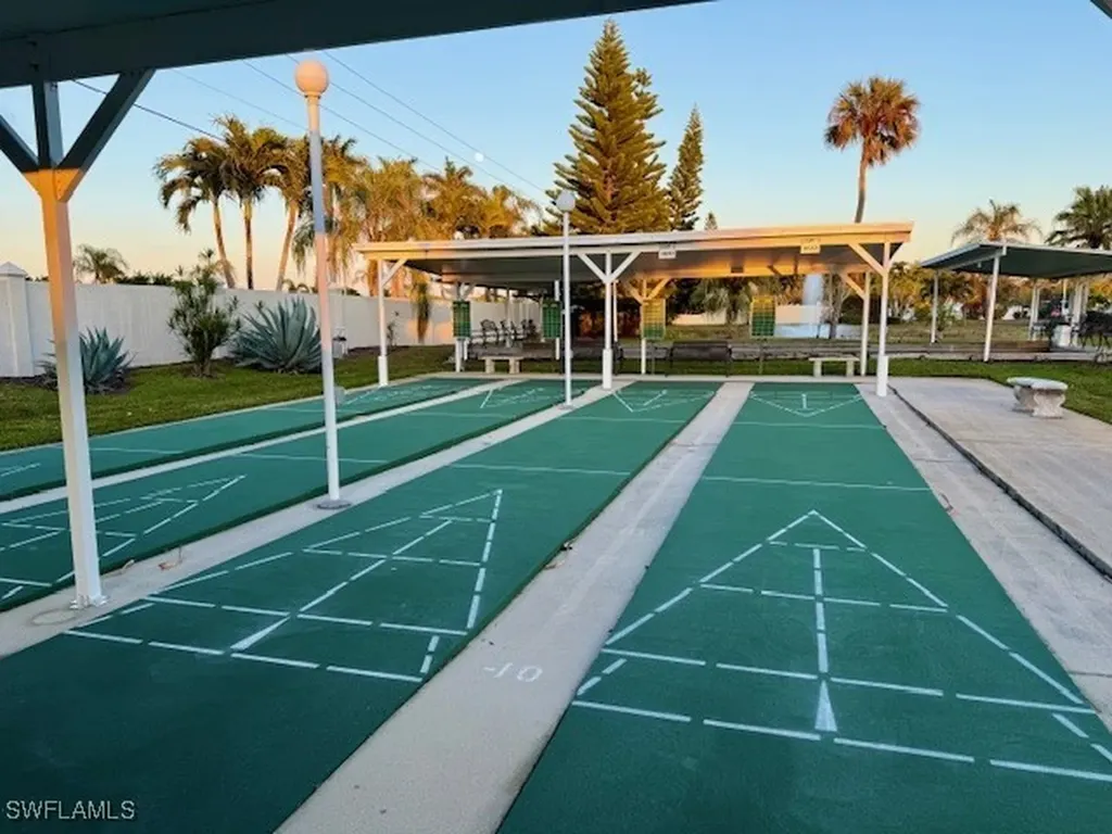 158 Seven Seas Way Naples FL 34104