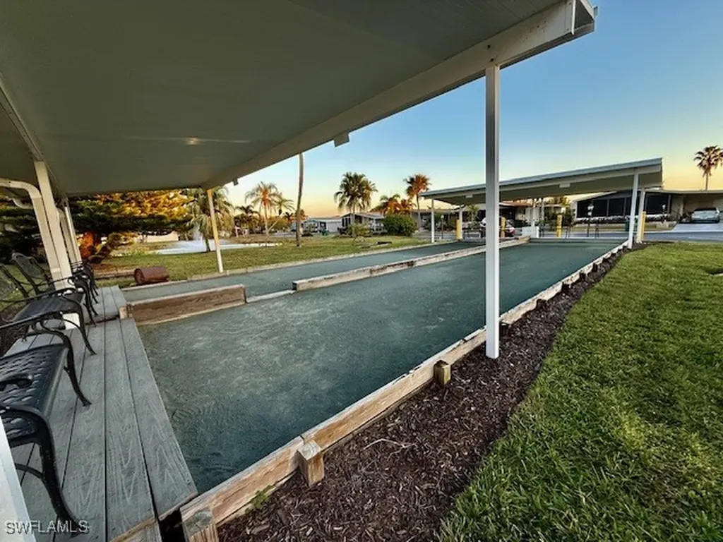 158 Seven Seas Way Naples FL 34104