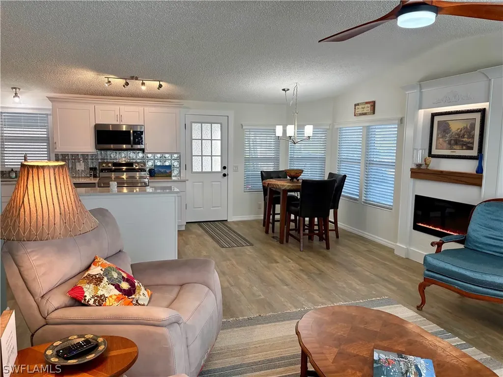 158 Seven Seas Way Naples FL 34104