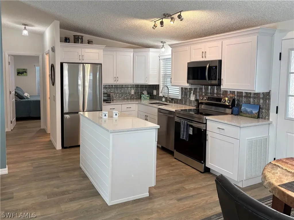 158 Seven Seas Way Naples FL 34104