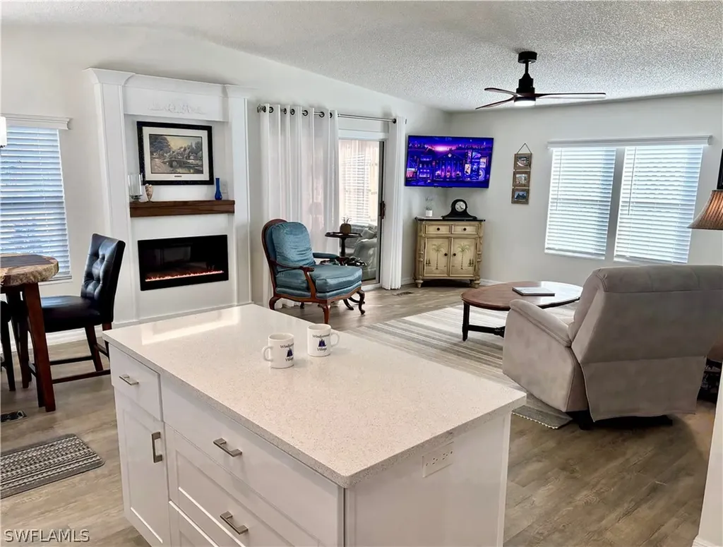 158 Seven Seas Way Naples FL 34104