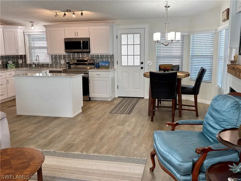 158 Seven Seas Way Naples FL 34104