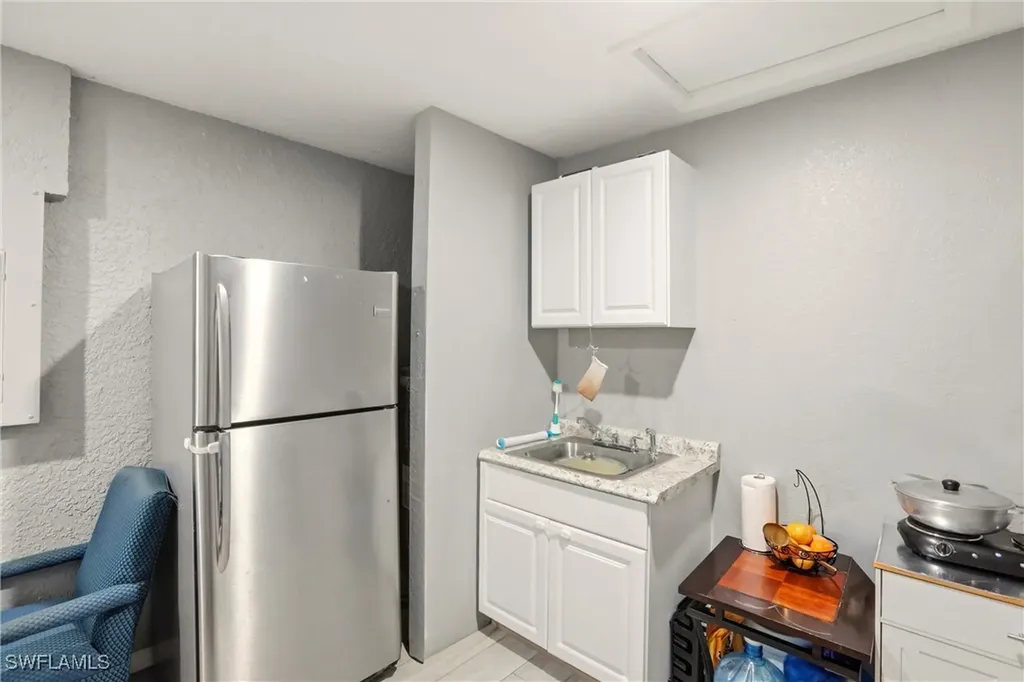 130 6th Street NE Naples FL 34120