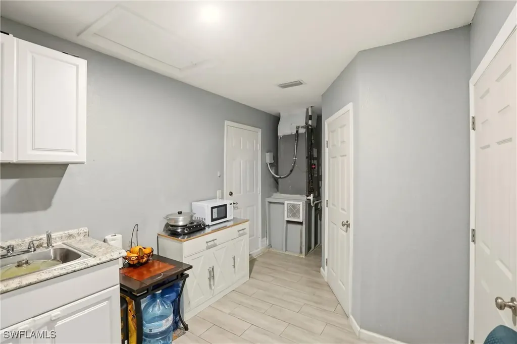 130 6th Street NE Naples FL 34120