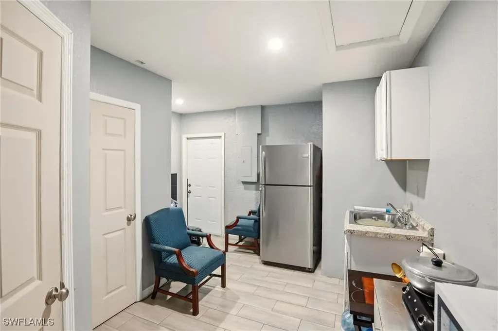 130 6th Street NE Naples FL 34120