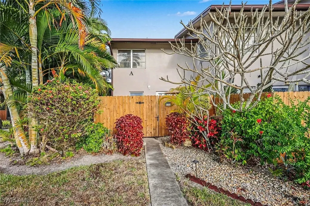 180 Cypress Way E Naples FL 34110