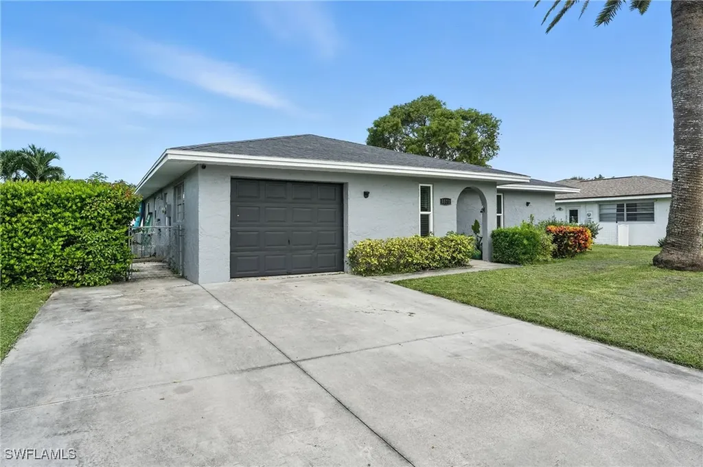 3571 Santiago Way Naples FL 34105