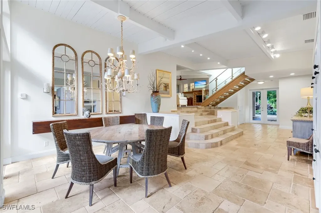 210 Central Avenue Naples FL 34102