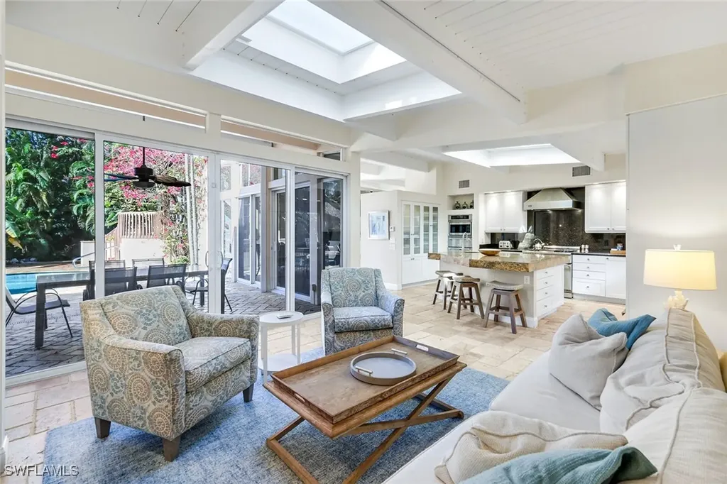 210 Central Avenue Naples FL 34102