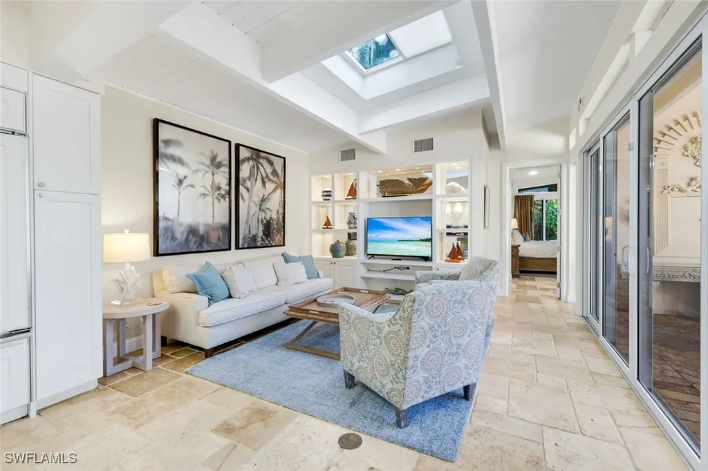 210 Central Avenue Naples FL 34102