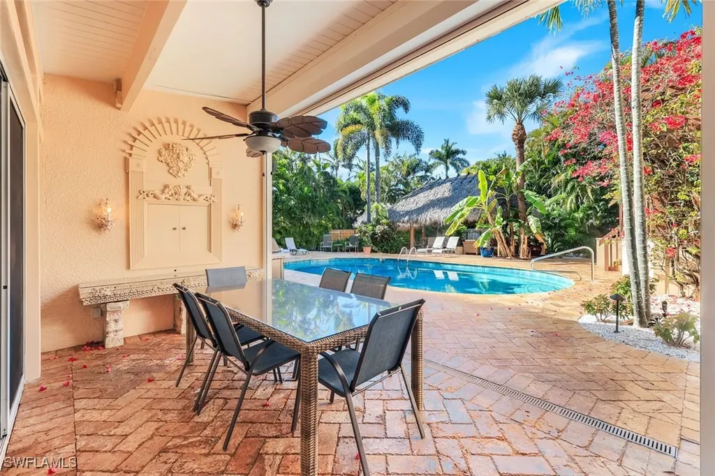 210 Central Avenue Naples FL 34102