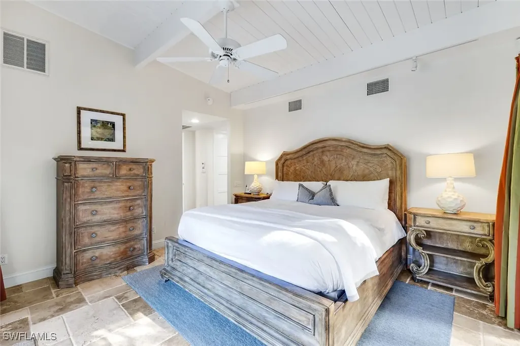 210 Central Avenue Naples FL 34102