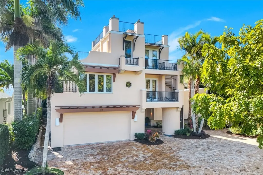 210 Central Avenue Naples FL 34102