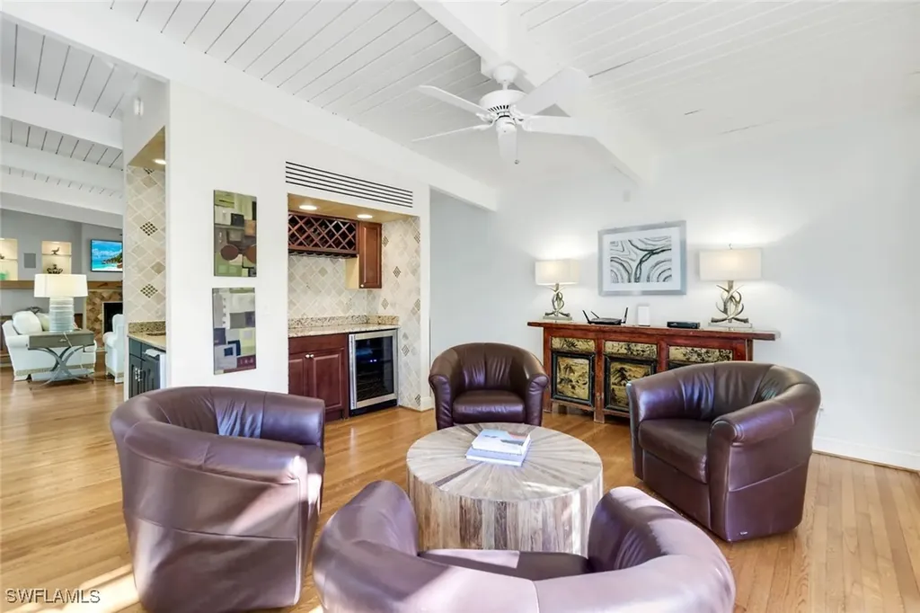 210 Central Avenue Naples FL 34102