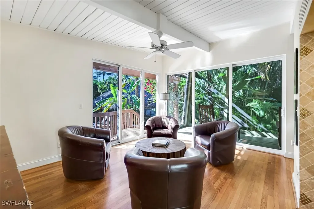 210 Central Avenue Naples FL 34102