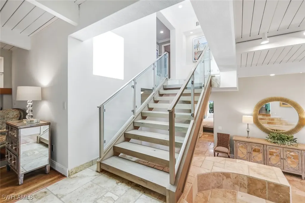 210 Central Avenue Naples FL 34102