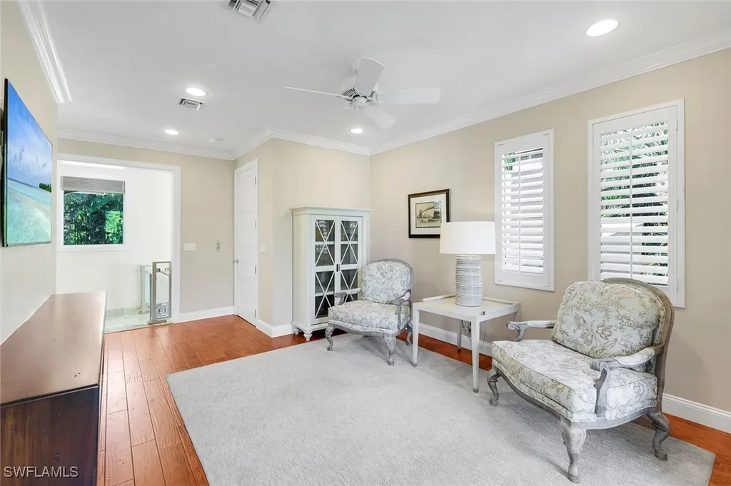 210 Central Avenue Naples FL 34102