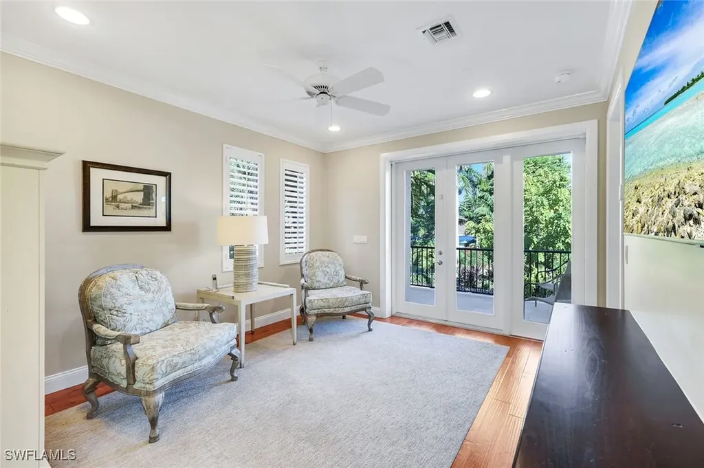 210 Central Avenue Naples FL 34102