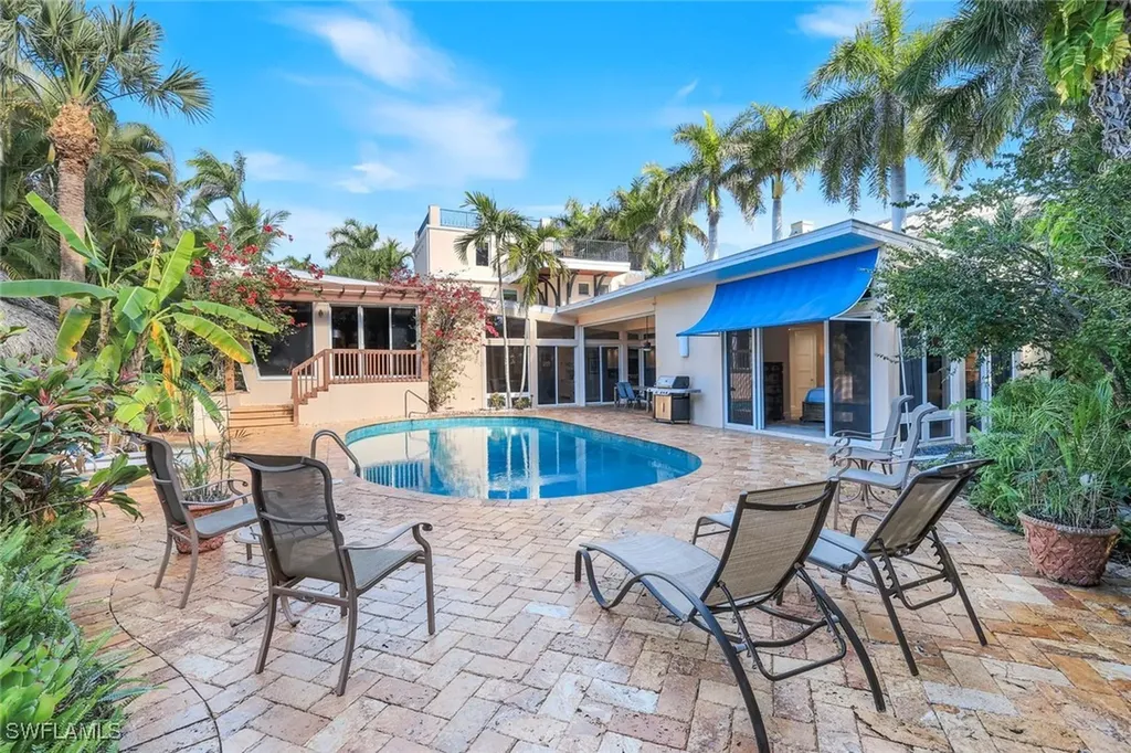 210 Central Avenue Naples FL 34102