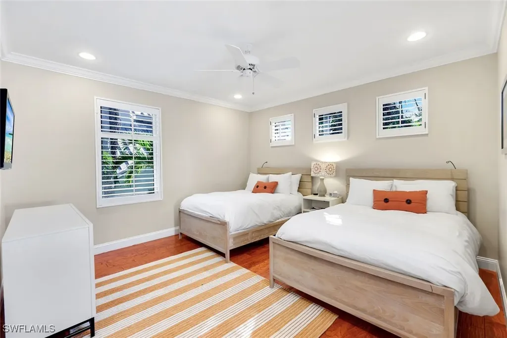 210 Central Avenue Naples FL 34102