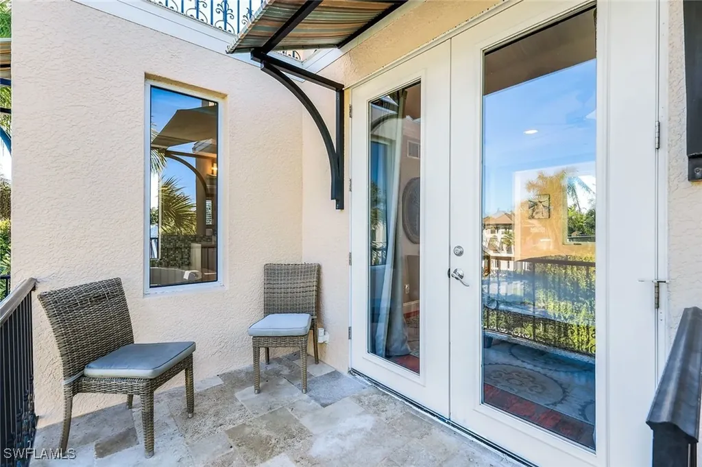 210 Central Avenue Naples FL 34102