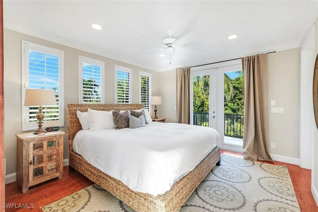 210 Central Avenue Naples FL 34102
