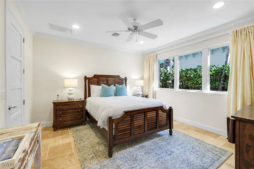 210 Central Avenue Naples FL 34102
