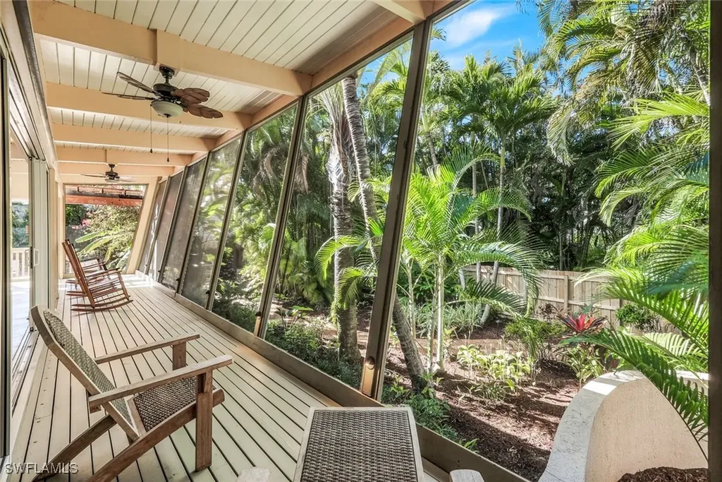 210 Central Avenue Naples FL 34102