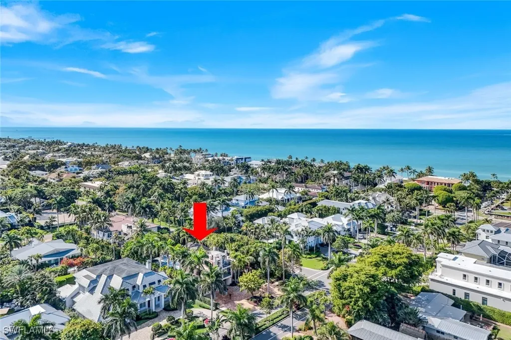 210 Central Avenue Naples FL 34102