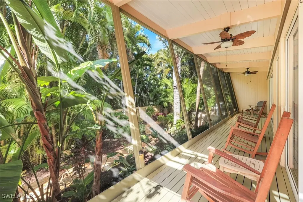 210 Central Avenue Naples FL 34102