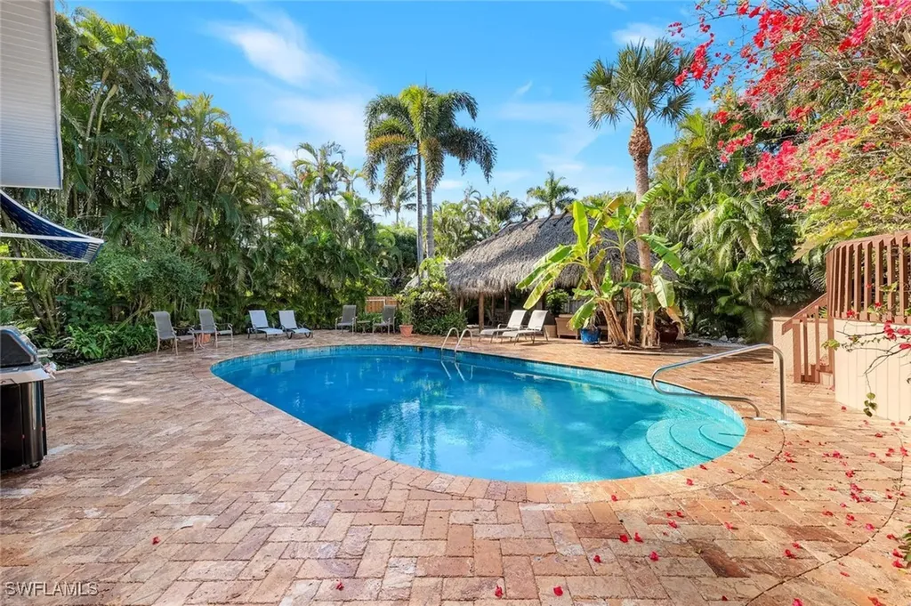 210 Central Avenue Naples FL 34102