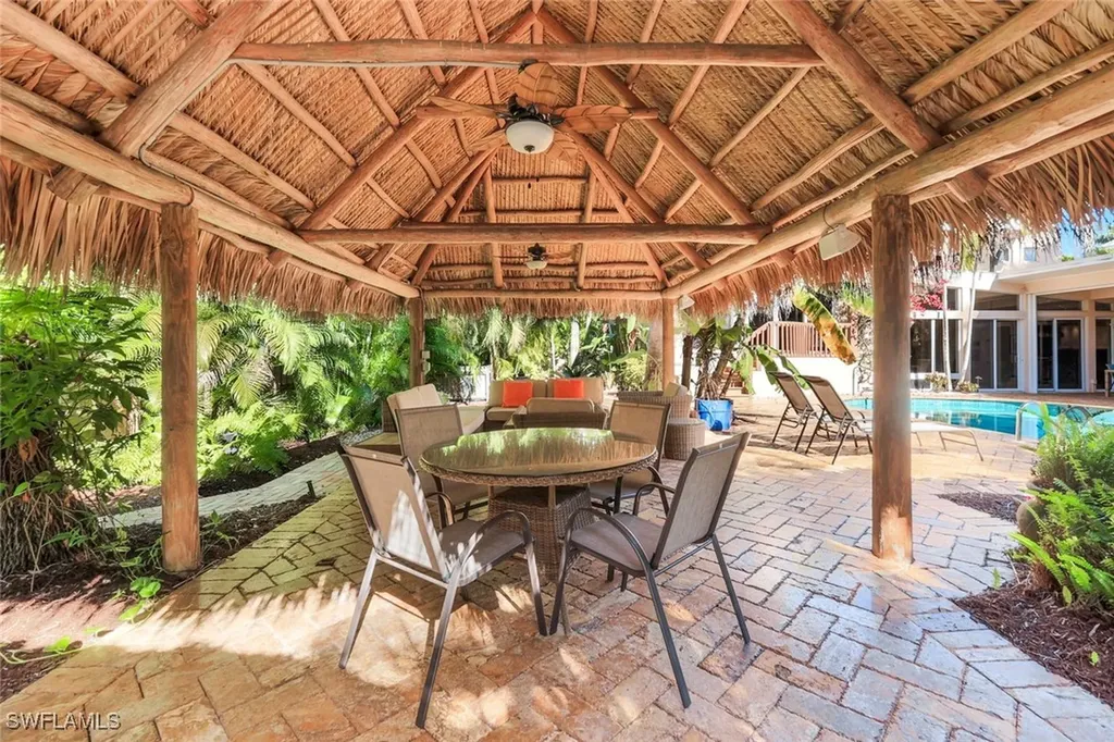 210 Central Avenue Naples FL 34102