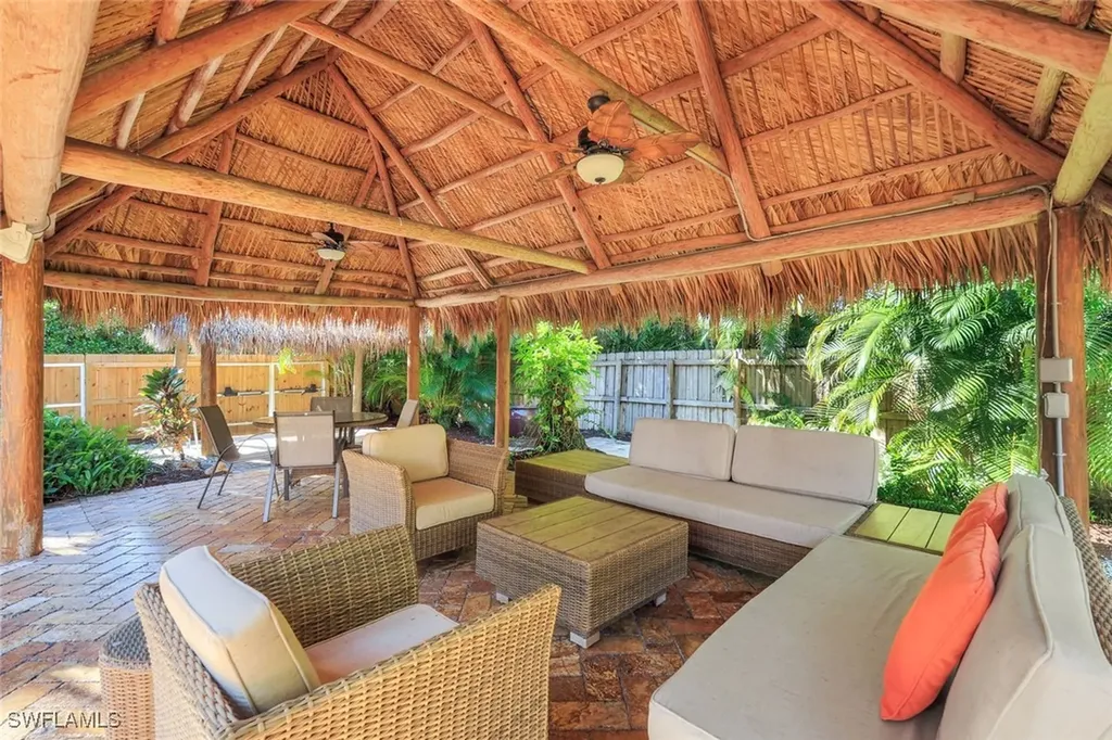 210 Central Avenue Naples FL 34102