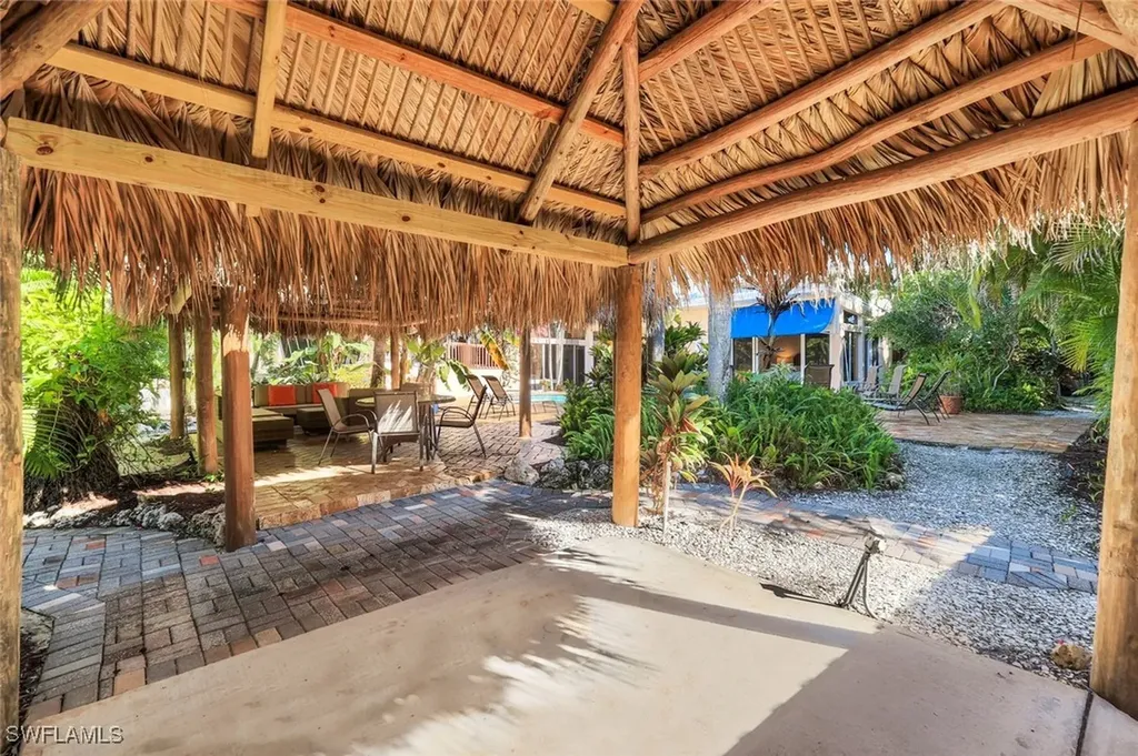 210 Central Avenue Naples FL 34102