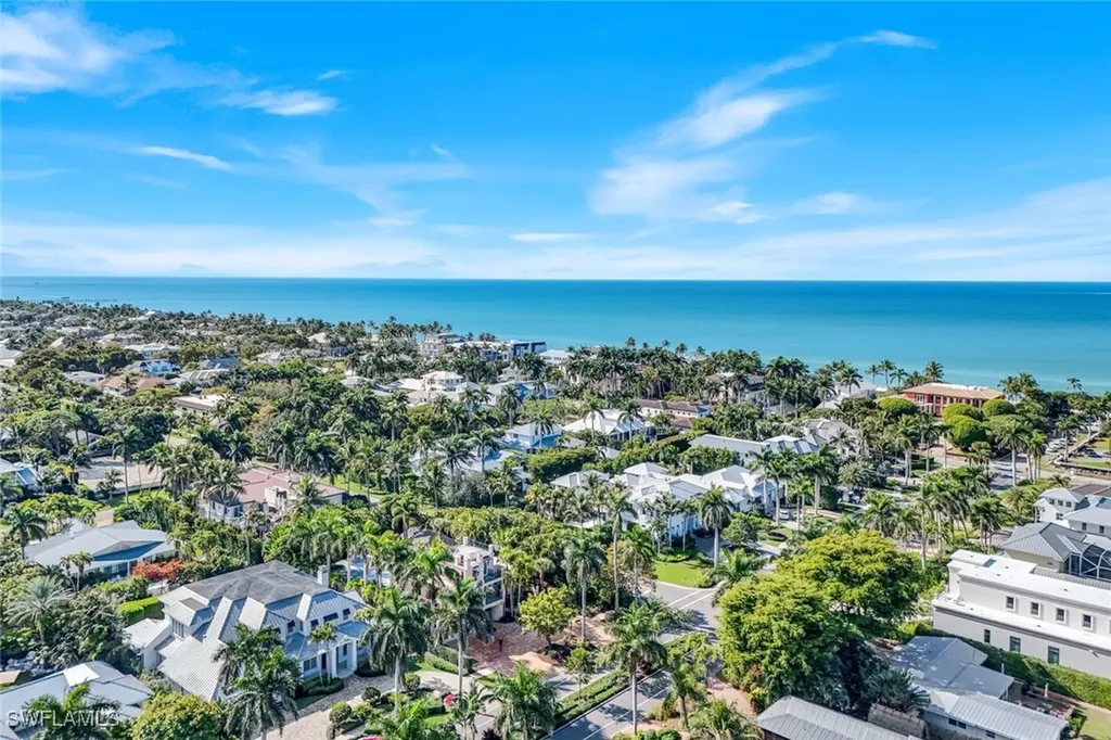 210 Central Avenue Naples FL 34102