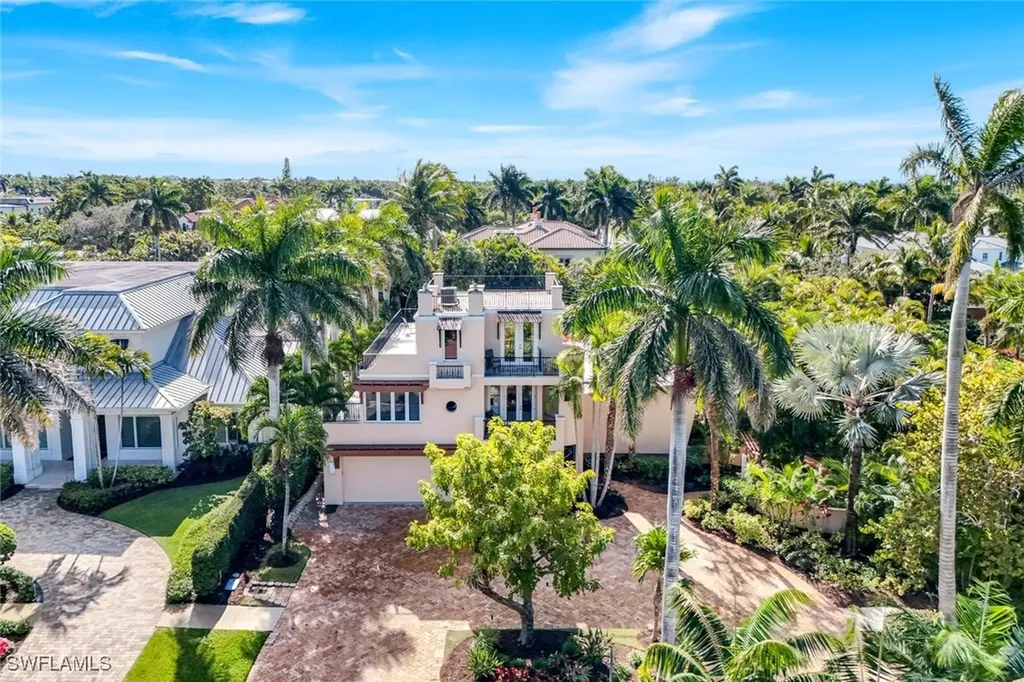 210 Central Avenue Naples FL 34102