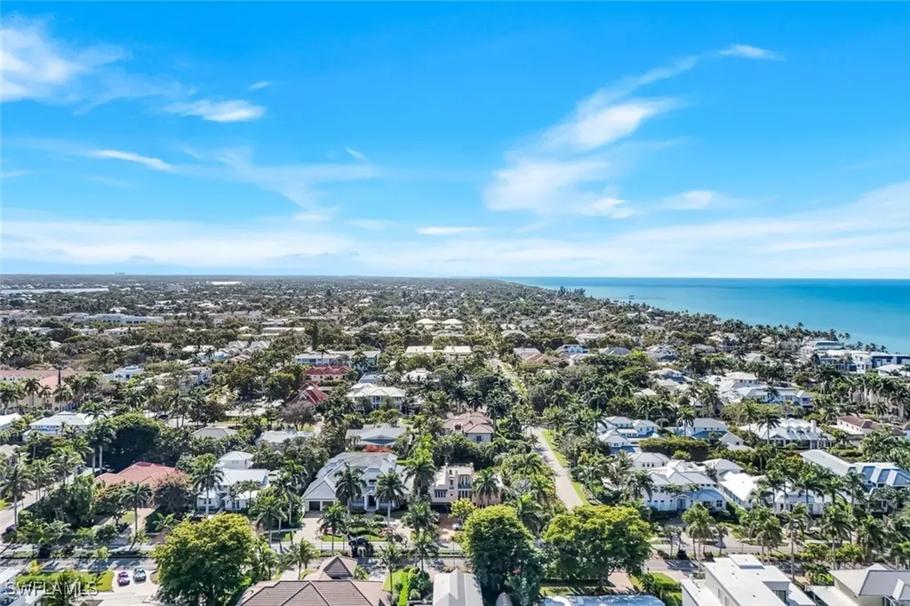 210 Central Avenue Naples FL 34102
