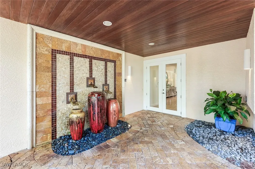 210 Central Avenue Naples FL 34102