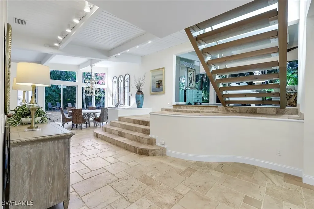 210 Central Avenue Naples FL 34102
