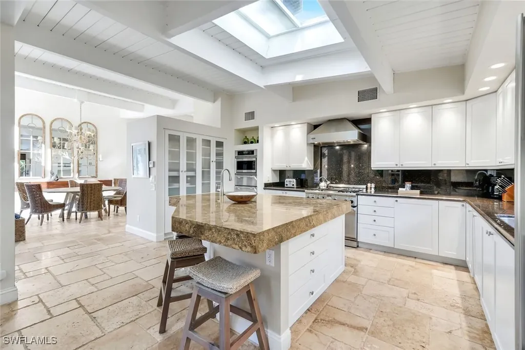 210 Central Avenue Naples FL 34102