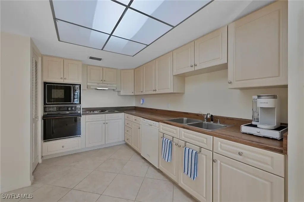 1014 Wildwood Lane Naples FL 34105